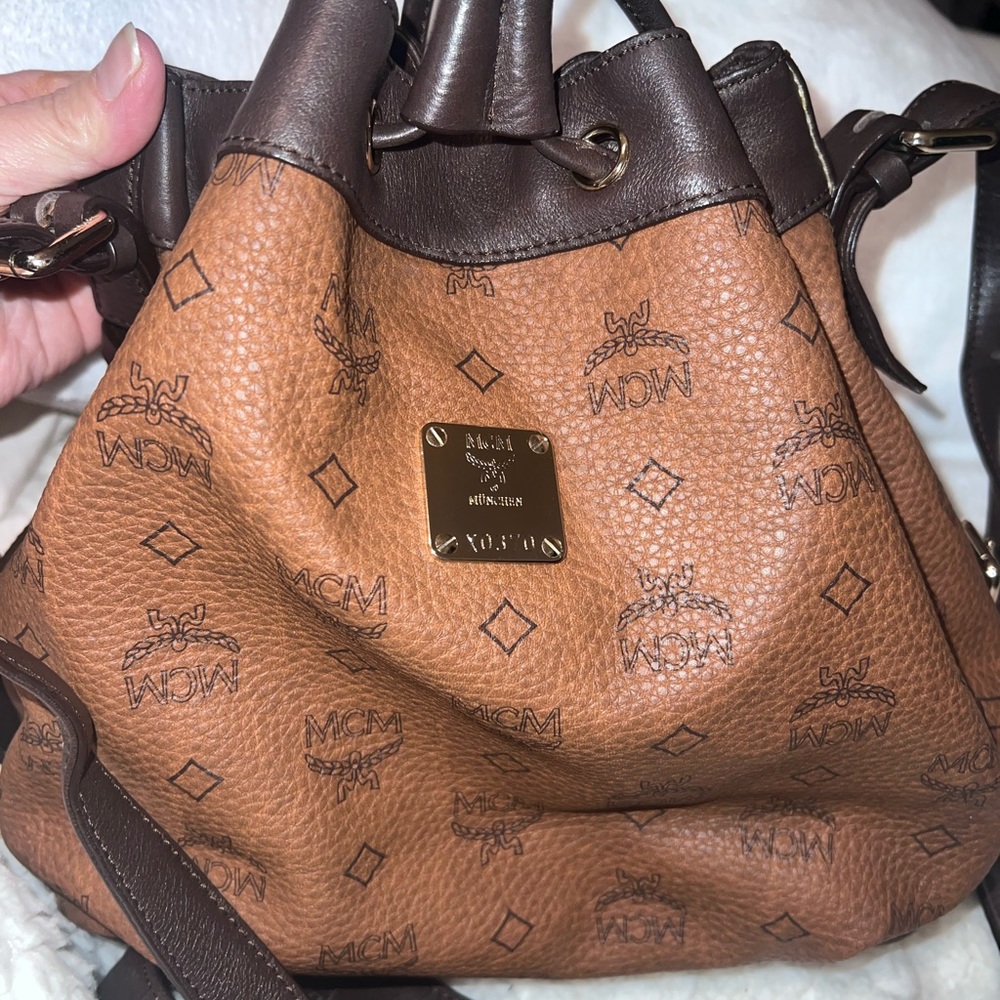 MCM BUCKET BAG